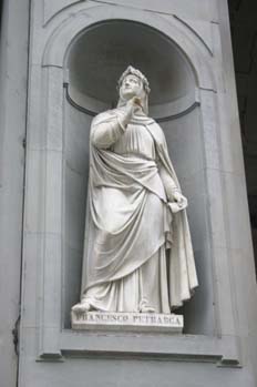 Estatua de Petrarca, Florencia
