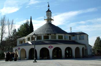 Estación de metro de Lago en Casa de Campo, Madrid