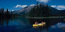 Paseo en piragua, Montañas Rocosas (Canadá)