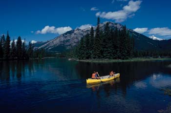 Paseo en piragua, Montañas Rocosas (Canadá)