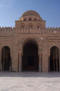 Entrada a la Gran Mezquita, Kairouan, Túnez