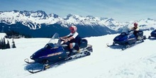 Motos de nieve en Whistler, Columbia Británica (Canadá)