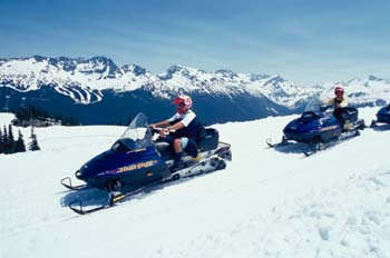 Motos de nieve en Whistler, Columbia Británica (Canadá)