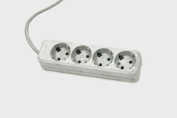 Toma de corriente múltiple con toma de tierra