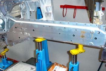 Ensamblado de larguero de aluminio con remaches