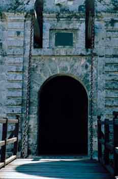 Puerta amurallada, Cuba