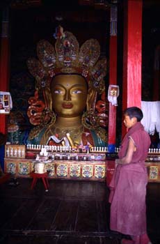 Estatua de Buda de 12 m. de altura en el gompa de Shey, Ladakh,