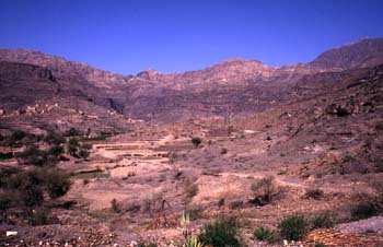 Paisaje en la ruta de acceso a Shahara, Yemen