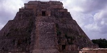 Cara oeste de la Pirámide del Adivino, Uxmal, México