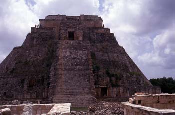 Cara oeste de la Pirámide del Adivino, Uxmal, México