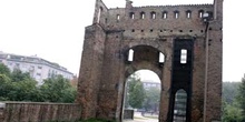 Entrada del Castello Visconteo, Pavía