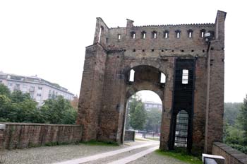 Entrada del Castello Visconteo, Pavía