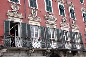 Casa alberica, Carrara