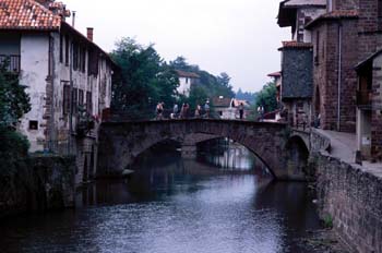 Puente medieval en Saint Jean Pied du Port, Francia