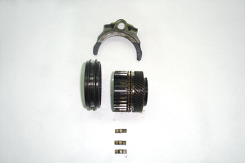 Cambio de velocidades. Conjunto sincronizador de cerrojo