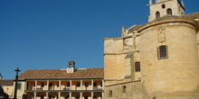 Ayuntamiento e iglesia de la Magdalena en Torrelaguna