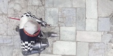 Vistiendo a un caballero medieval