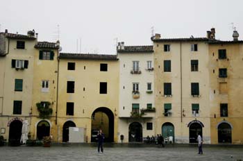 Interior de la Plaza del Anfiteatro, Lucca