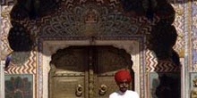 Guarda del Palacio de la Ciudad, Jaipur, India