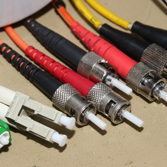 Conectores de fibra óṕtica