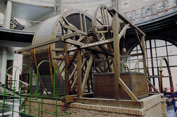 Vista desde atrás de máquina de extracción de agua por medio de