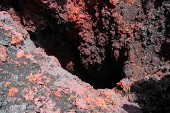 Conos de escoria y lava en Volcán Chico en Isla Isabela, Ecuador