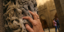 Mano en la columna de la Catedral de SAntiago de Compostela, La