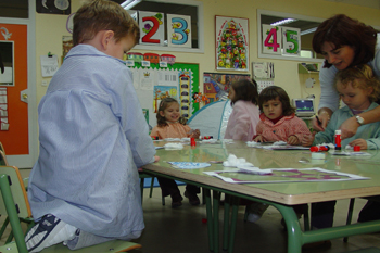 Realizando manualidades