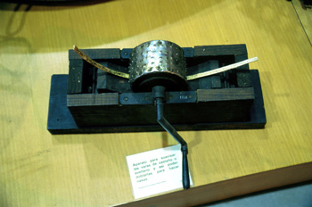 Construcción de nasas: Utensilio para doblar la madera, Museo Ma