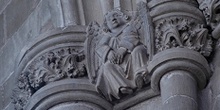 Catedral de Huesca. Angel en piedra