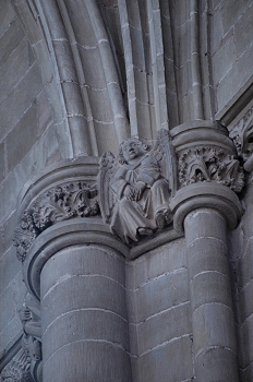 Catedral de Huesca. Angel en piedra