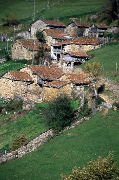 Poblado en los Picos de Europa