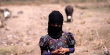 Retrato de una joven trabajadora en el campo, Yemen
