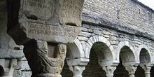 Arcos del claustro. Iglesia de Roda de Isábena, Huesca