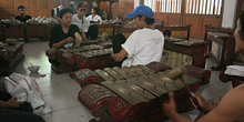 Tocando instrumentos, Instituto de Bellas Artes, Jogyakarta, Ind
