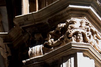 Detalle del Claustro Antiguo del Monasterio de Irache, Ayegui, C