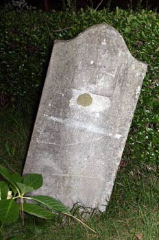 Lápida con la cruz de Malta