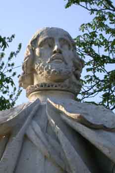 Detalle del monumento a Sancho IV el de Peñalén