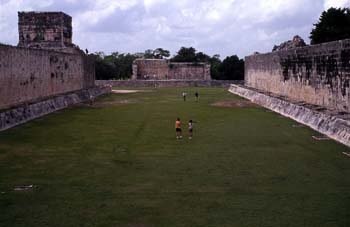 Campo del Juego maya de Pelota, Chichén Itzá, México