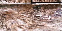 Madera con muescas