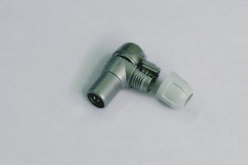 Conector CEI acodado hembra blindado.