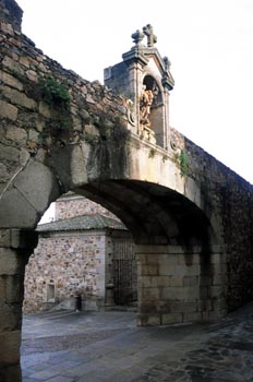 Arco de la Estrella - Cáceres