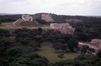 Palacio del Gobernador, Gran Pirámide y Casas de las Tortugas y