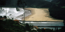 Playa de Rodiles en la ría de Villaviciosa, Principado de Asturi