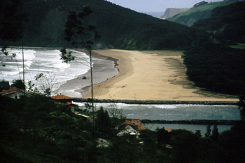 Playa de Rodiles en la ría de Villaviciosa, Principado de Asturi
