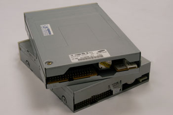 Detallle de conectores traseros FD