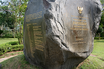 Escultura conmemorativa, Templo Borobudur, Jogyakarta, Indonesia