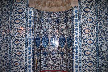 Interior del Rüstem Pasa Camii, Estambul, Turquía