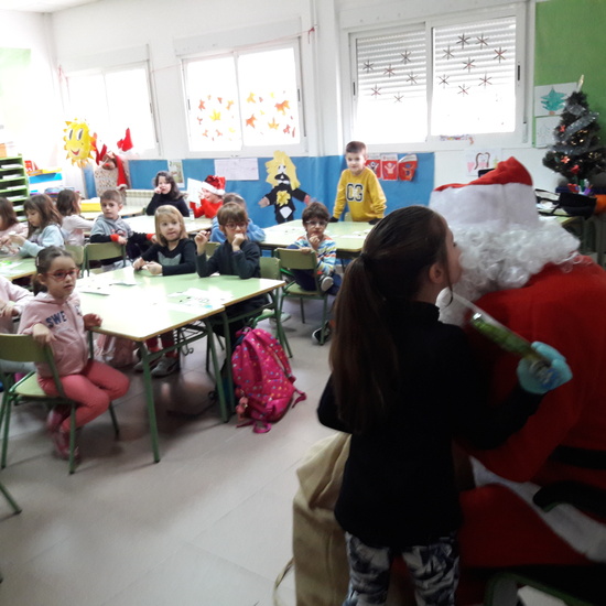 Santa Claus comes to School 4
